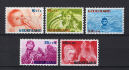 NEDERLAND 870/874 MNH 1966 - Kinderzegels, Levensstadia Kinderen - Nuevos