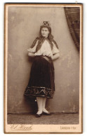 Fotografie El. Hirsch, Lauscha I. Th., Junge Frau Zum Fasching Als Vagabundin / Zigeunerin  - Personnes Anonymes