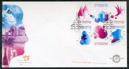 NEDERLAND E523 FDC 2005 - Decemberzegels Op 2 Enveloppen - FDC