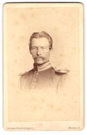Fotografie Hanns Hanfstaengl, Berlin, Unter Den Linden 59, Portrait Garde-Soldat In Uniform Mit Epauletten  - Krieg, Militär