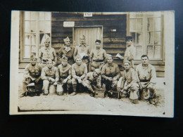 CARTE PHOTO          GROUPE DE MILITAIRES        MARQUE SUR PANNEAU 57 7ème RI    PHB - Regiments