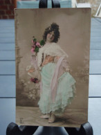 Belle Cpa Couleur  Jeune Fille En Apparat. 1910 - Scenes & Landscapes