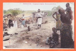 30725 / ⭐ ◉ MADAGASCAR Campement Indigène BOURJANE Portant Du Riz 1900s - Madagascar