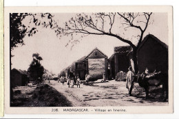 30735 / MADAGASCAR Village IMERINA 1920s Oeuvres Pretres MALGACHES 208 Avenue Breteuil Paris Madagaskar Cpdom - Madagaskar