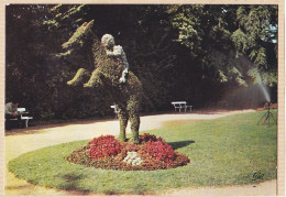 30561 / LUCON 85-Vendée Jardin DUMAINE Le CAVALIER Sculpture Florale Buis  1960s CAP 1618 - Lucon