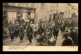 GUERRE 14/18 - PRISONNIERS ALLEMANDS A REIMS (MARNE) - War 1914-18