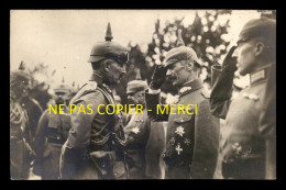 GUERRE 14/18 - GUILLAUME II D'ENTRETENANT AVEC UN GENERAL - CARTE PHOTO ORIGINALE - War 1914-18