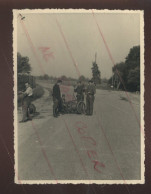 GUERRE 39/45 - LUMBRES (PAS-DE-CALAIS)  JUIN 1940 - SOLDATS ALLEMANDS INSTALLANT DES LIGNES TELEPHONIQUES - CARTE PHOTO - War 1939-45