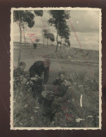 GUERRE 39/45 - LUMBRES (PAS-DE-CALAIS)  JUIN 1940 - SOLDATS ALLEMANDS INSTALLANT DES LIGNES TELEPHONIQUES - CARTE PHOTO - Guerra 1939-45
