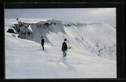 AK Skiläufer Auf Einem Schneebedeckten Berggipfel  - Deportes De Invierno
