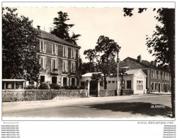 CPA (Réf : I564) LAVARDAC (LOT Et GARONNE 47) La Mairie Et Les Bains-Douches. - Lavardac