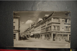 CP, 14, FALAISE,   Falaise - La Rue De La Pelleterie, Hotel De La Croix - Falaise
