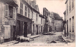 02 - Aisne -  SOISSONS - Aspect D Une Rue Apres Le Bombardement - Guerre 1914 - Soissons