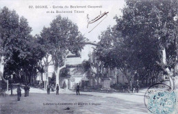 04 - Alpes-de-Haute-Provence - DIGNE Les BAINS - Entrée Du Boulevard Gassendi Et Du Boulevard Thiers - Digne