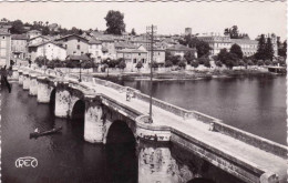16 - Charente -  CONFOLENS -  Le Vieux Pont - Vue Sur Le Quartier Saint Barthelemy - Confolens