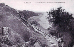 64 - Pyrenées Atlantiques - BIARRITZ - A Travers Les Falaises - Apercu Sur La Cote Des Basques - Biarritz