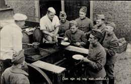 CPA Niederländische Armee, Soldaten Beim Essenfassen, Feldküche - Andere & Zonder Classificatie