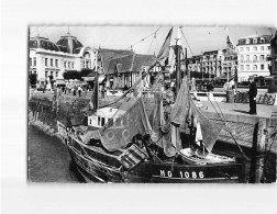 TROUVILLE : Les Quais Devant Le Casino - état - Trouville