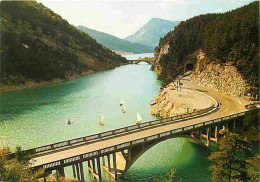 04 - Castillon - Le Lac De Castillon - La Route Entre Casteliane Et Saint André Les Alpes - CPM - Voir Scans Recto-Verso - Other & Unclassified