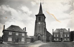 62 - Monchy-au-Bois : Eglise Et Mairie - CPM Dentelée Au Format 9 X 14 Neuve - Autres & Non Classés