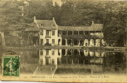 CPA (Yvelines) - VERSAILLES. Le Parc, Hameau Du Petit Trianon, Maison De La Reine - Versailles