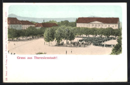 AK Theresienstadt, Marktplatz Mit Militär-Aufstellung Aus Der Vogelschau  - Tchéquie