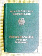 Reisepass Passport Germany Deutschland 1984 Bremen - Historische Documenten