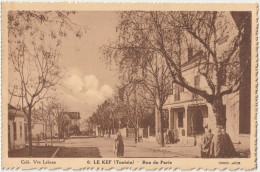 CPA    Le Kef  (Tunisie )  La Rue De Paris (c'est Encore Loin ! )  Devant Les Contributions       Ed Vve Lebeau N°6 - Tunisia