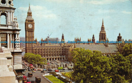 R069700 The Houses Of Parliament And Parliament Square. London - Autres & Non Classés