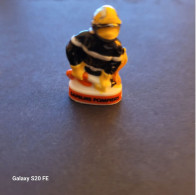Fève Porcelaine  Pompier  **Sapeurs Pompiers - Personnages
