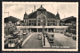 AK Halle, Hauptbahnhof Mit Vorplatz Und Strassenbahn  - Strassenbahnen