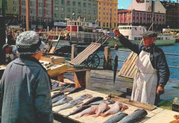 BERGEN, Norway - At The Fish Market   ( 2 Scans ) - Noruega