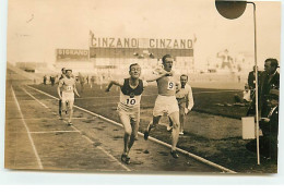 Carte Photo - Match D'athlétisme France-Finlande à Colombes 1929 - Coureurs Finlandais Et Français - Atletismo
