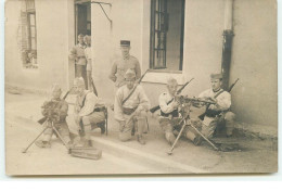 Carte Photo - Militaires Mitrailleuses Hotchkiss - Material