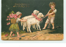 Carte Gaufrée - Joyeuses Pâques - Enfants Avec 2 Moutons - Ostern