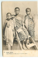 Cameroun - West Afrika - Junge Mädchen Im Alter Von 7,8 Und 10 Jahren - Kameroen