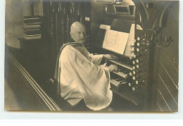 Carte-Photo - Organiste Et Son Orgue - Muziek En Musicus