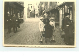LISIEUX - Deux Jeunes Garçons Dans Une Rue En 1937 - Lisieux