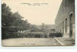 LANDERNEAU - Pensionnat Saint-Joseph - Elèves Dans La Cour - Landerneau