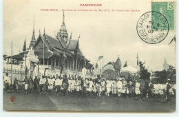 Cambodge - PNOM-PENH - Les Fêtes De La Crémation Du Roi (6°) - La Noyade Des Cendres - Cambodja