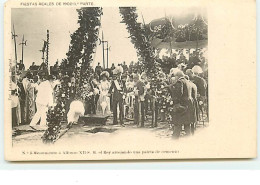 Monumento A Alfonso XII-S.M. El Rey Arrojando Ina Paleta De Cemento - Royal Families
