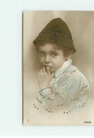 Enfants - Paillettes - Jeune Garçon Portant Un Chapeau - Portraits