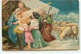 Carte Gaufrée - Joyeux Noël - Une Femme, Et Une Fillette Près D'une Crèche, Moutons - Scène De La Nativité - Autres & Non Classés