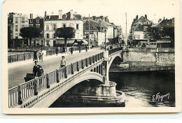 MELUN - Le Pont De Fer Et La Rue Sainte-Ambroise - Melun