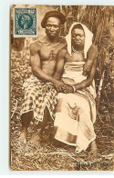 Guinée Equatoriale - Idilio Conyugal Entre La Fronda - Couple Assis - Equatoriaal Guinea