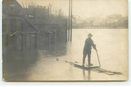 Carte Photo à Localiser - Ancêtre Du Paddle Pendant Les Inondations 1910 Devant L'usine Des Tramways - To Identify