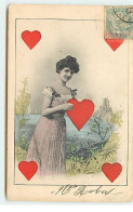 Carte à Jouer - Femme Tenant Un Coeur, Carte 5 De Coeurs - Cartas