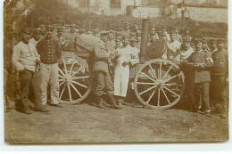 Militaire - Militaires Allemands Mangeant Autour D'une Cuisinière Ambulante - Infirmier De La Croix-rouge - Guerre 1914-18