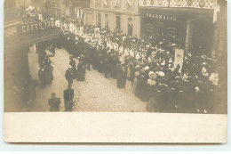 Carte Photo - ANGERS - Procession Rue D'Alsace - Pharmacie Delavault - Angers