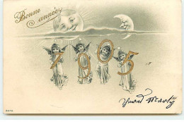 Carte Gaufrée - Bonne Année 1905 - Soleil Et Lune Humanisés Regardant Des Anges - New Year